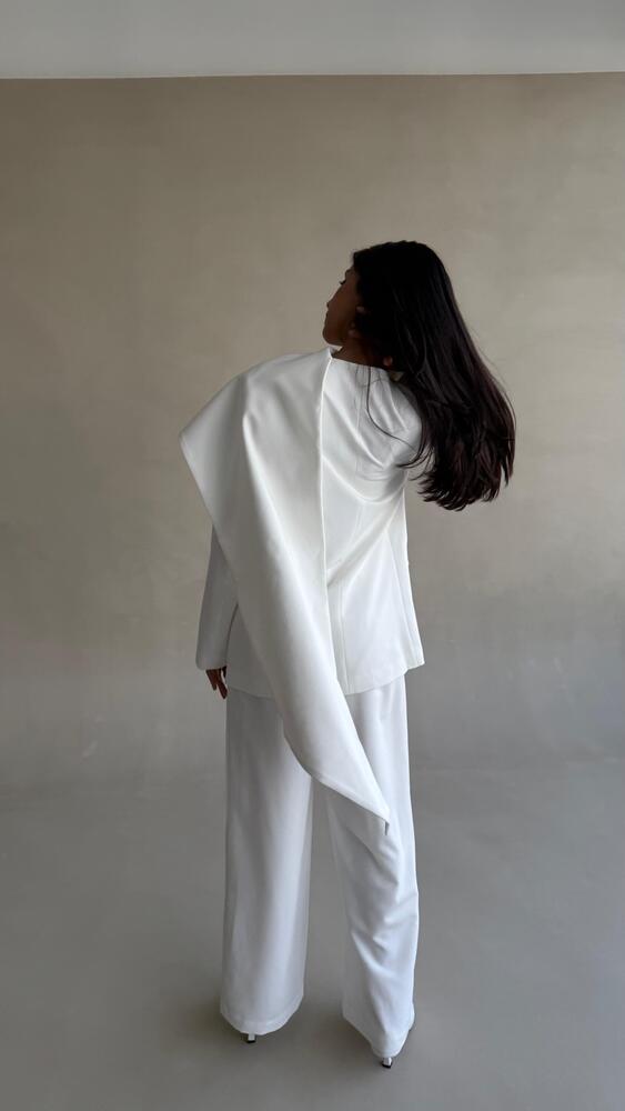 Built-in Scarf Suit