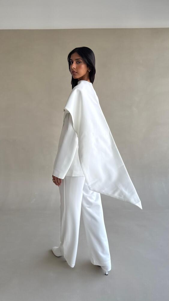 Built-in Scarf Suit