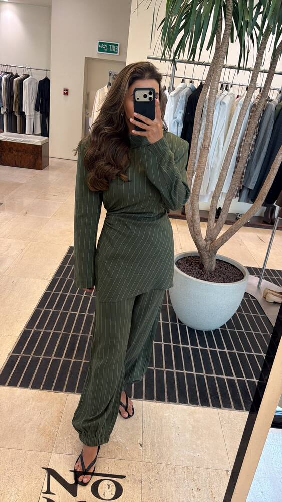 High-neckline Stripe Belted Set