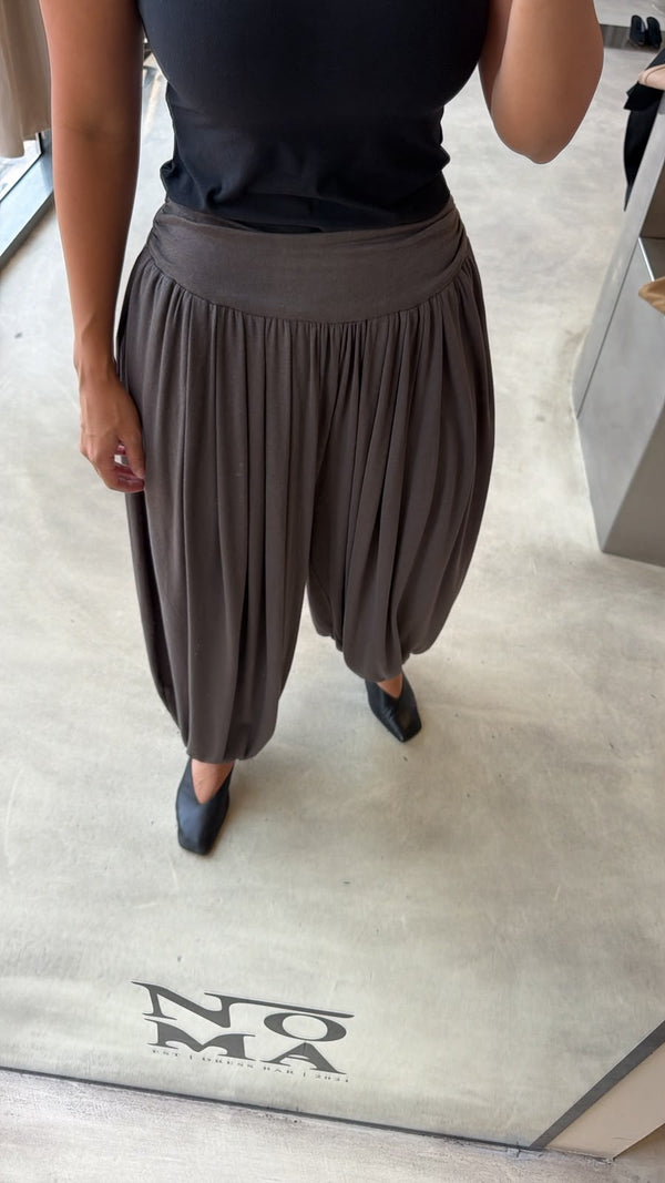 Pleated Waistband Trousers