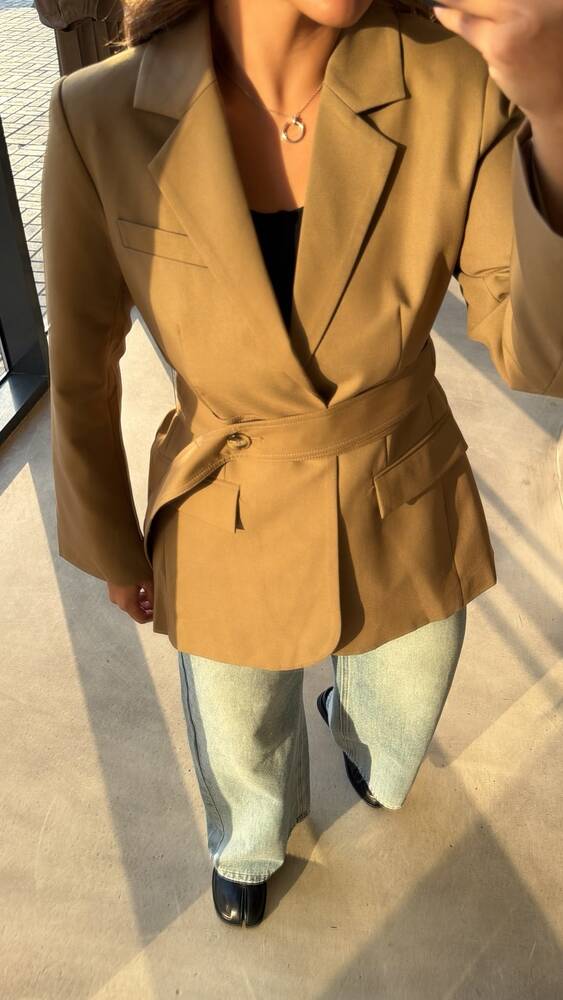 Open-collared  Blazer w/ Belt