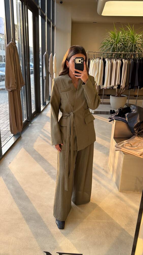 Center-tied Blazer Set