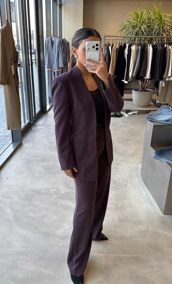 Minimal Tailored Open Suit