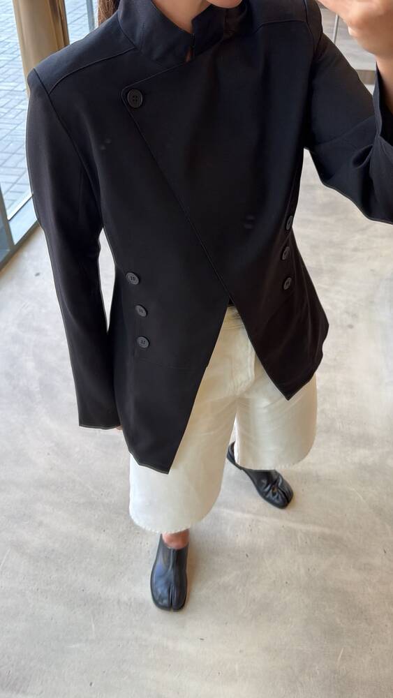 Sleek Mandarin Collar Blazer