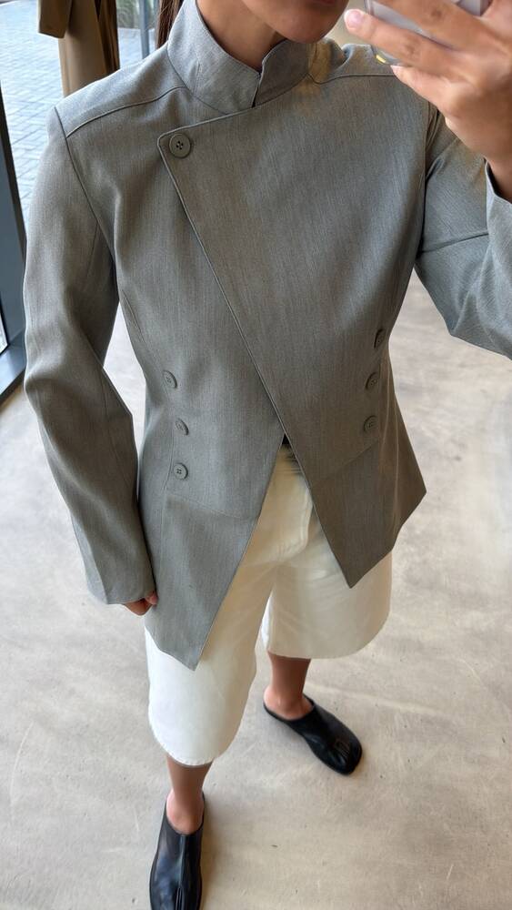 Sleek Mandarin Collar Blazer