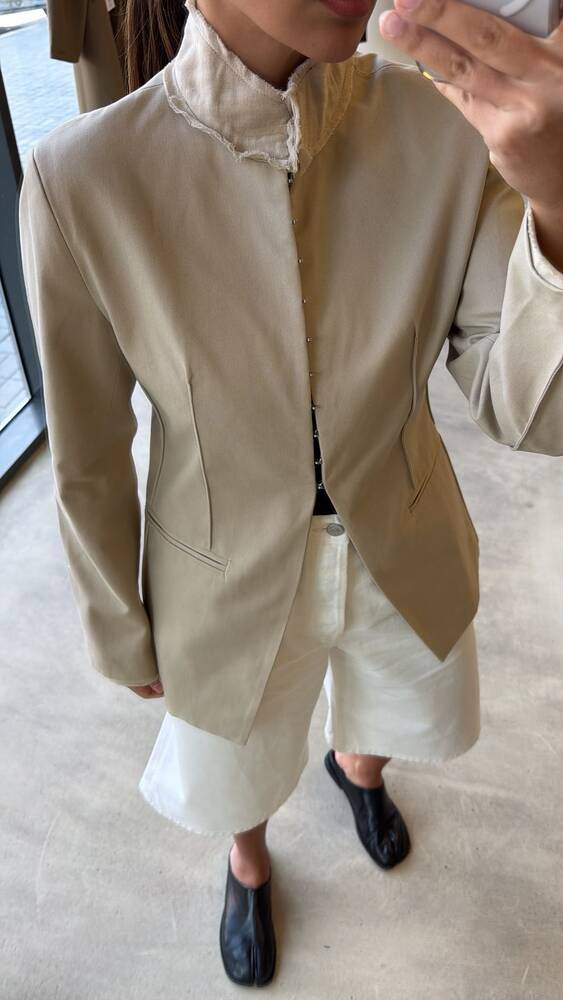 Raw-edge Neck Jacket