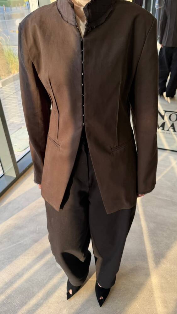 Raw-edge Neck Blazer