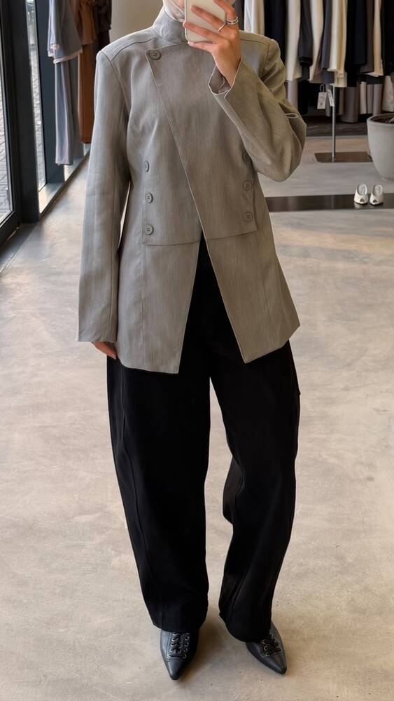 Sleek Mandarin Collar Blazer