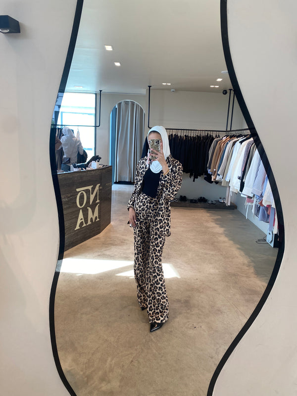 Classic Leopard Print Shirt Pants 2Pc Setملابس كاملة / أطقم