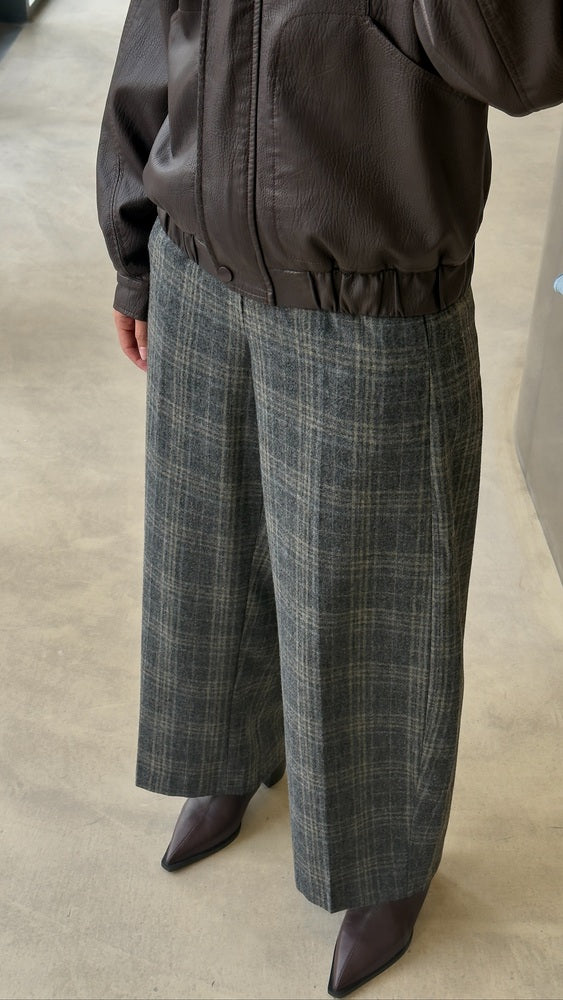 Woolen Garterized CheckTrousers