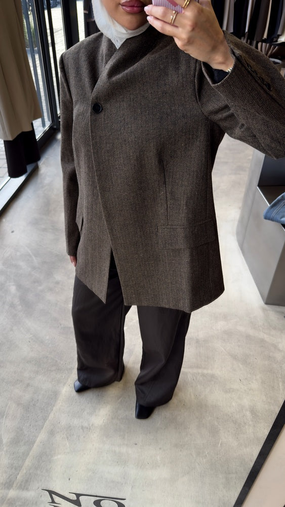 Close Neck  One-Button Blazer