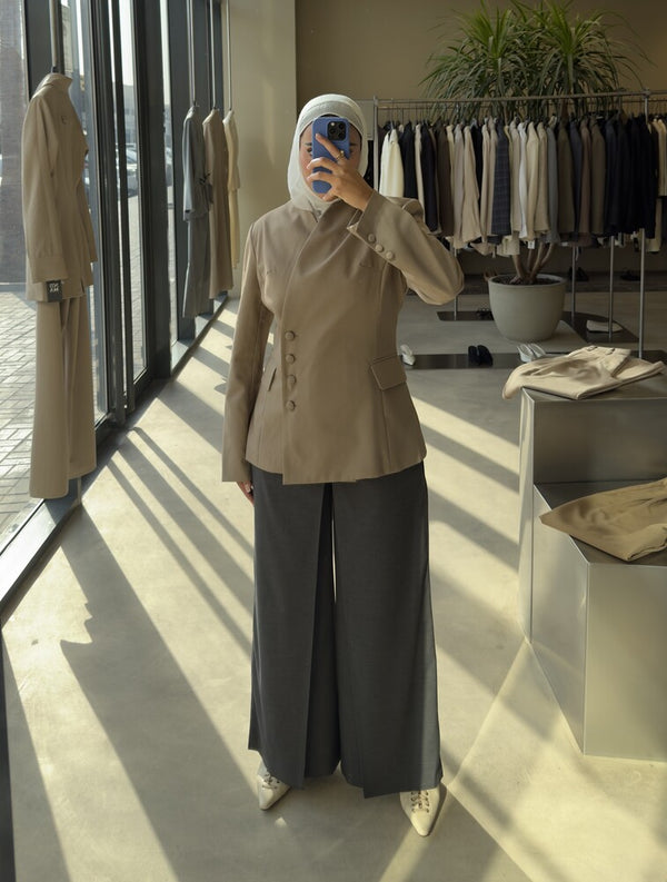 Button-side Asymmetric Blazer