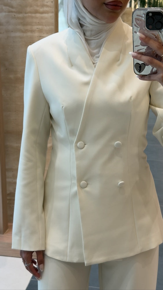 Elegant 4-button 2PC Set