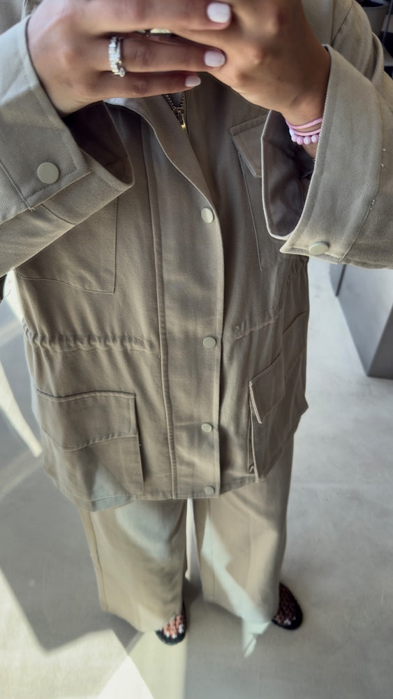 Monochromatic Utility Set