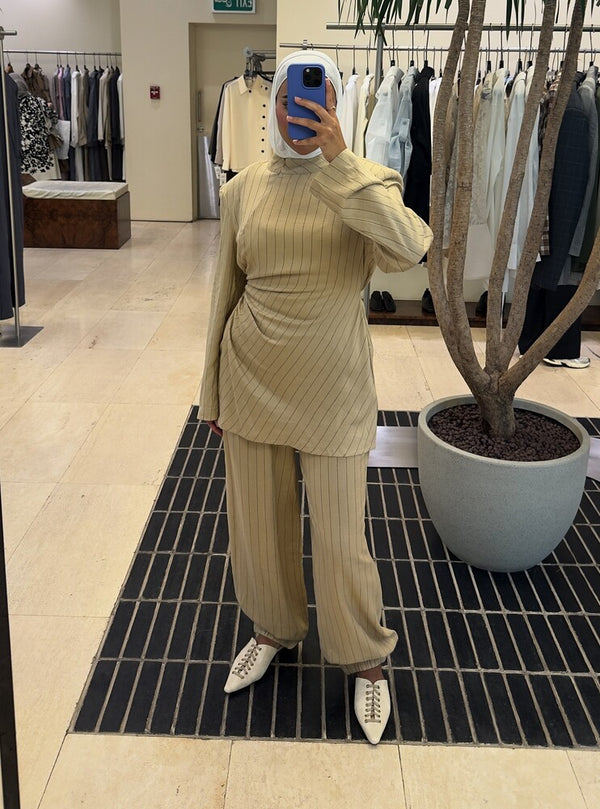 High-neckline Stripe Belted Set