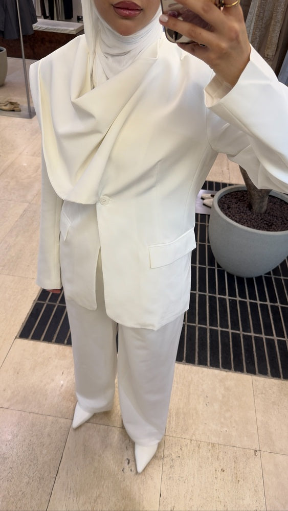 Built-in Scarf Suit