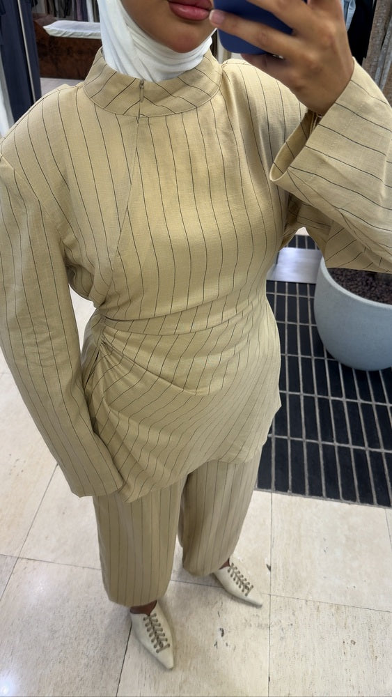 High-neckline Stripe Belted Set