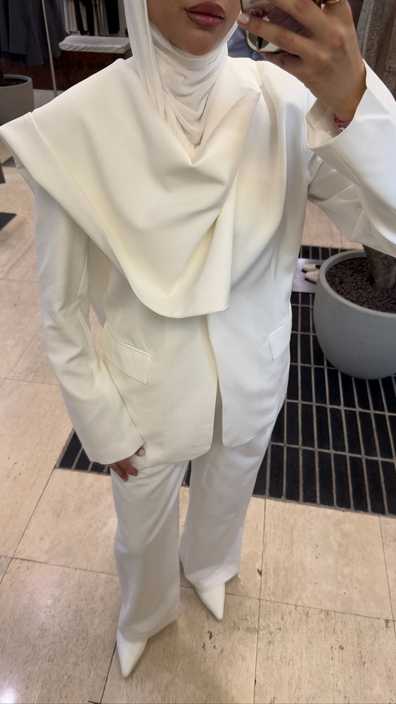 Built-in Scarf Suit