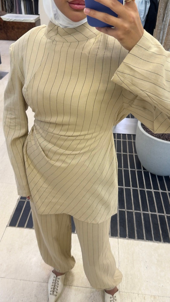 High-neckline Stripe Belted Set