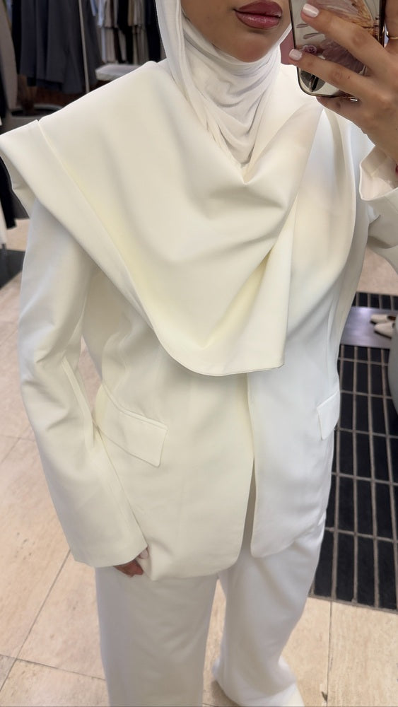 Built-in Scarf Suit