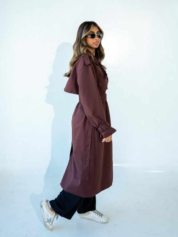 Maroon Trenchcoat with Beltالسترات الخارجية / المعاطف الطويلة